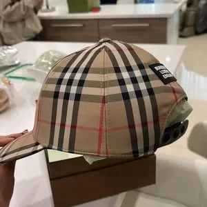 Burberry | Accessories | Burberry Hat Size Small Worn Once  display picture 1